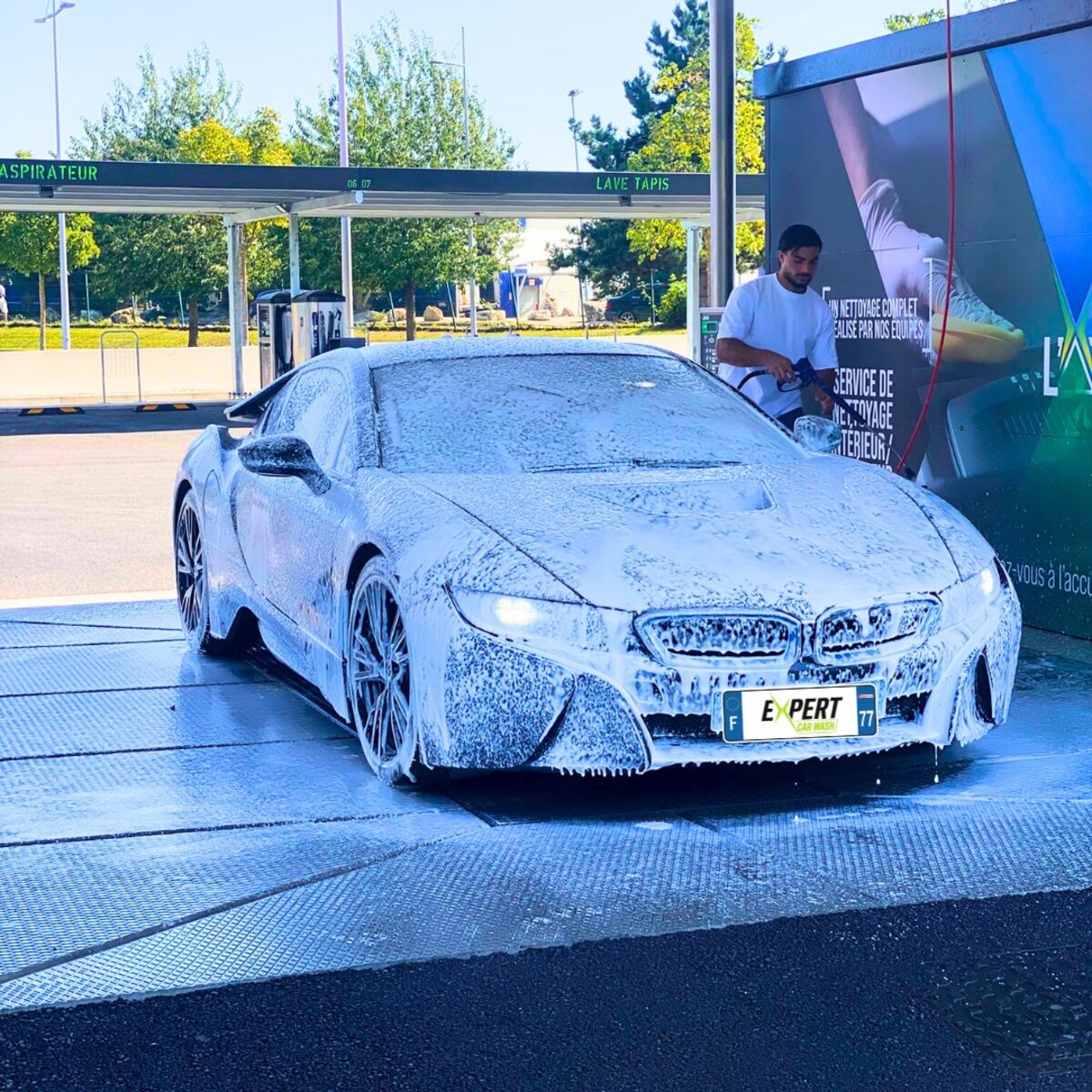 Pistes de lavage haute pression couvertes 4 boxes - Réalisation Expertise Lavage Auto