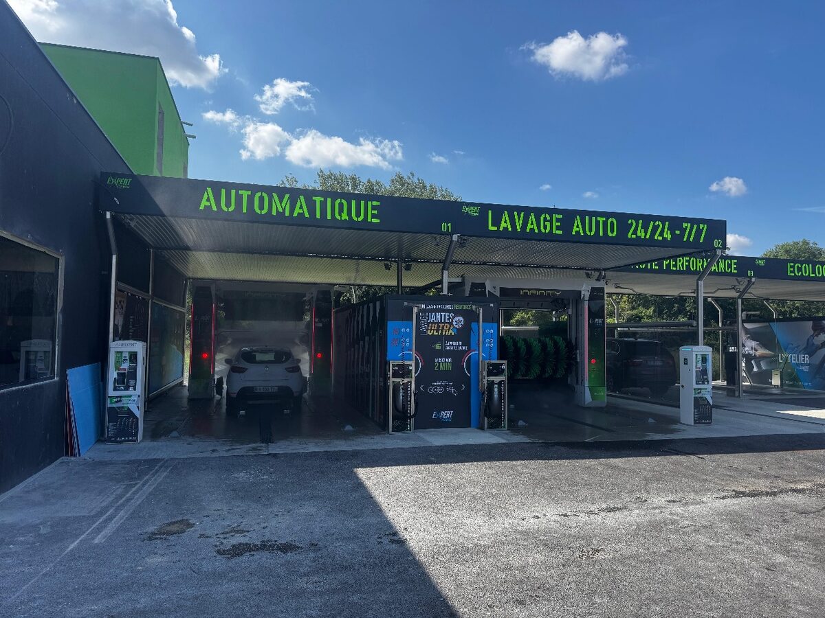Espace accueil moderne et confortable - Projet Expertise Lavage Auto