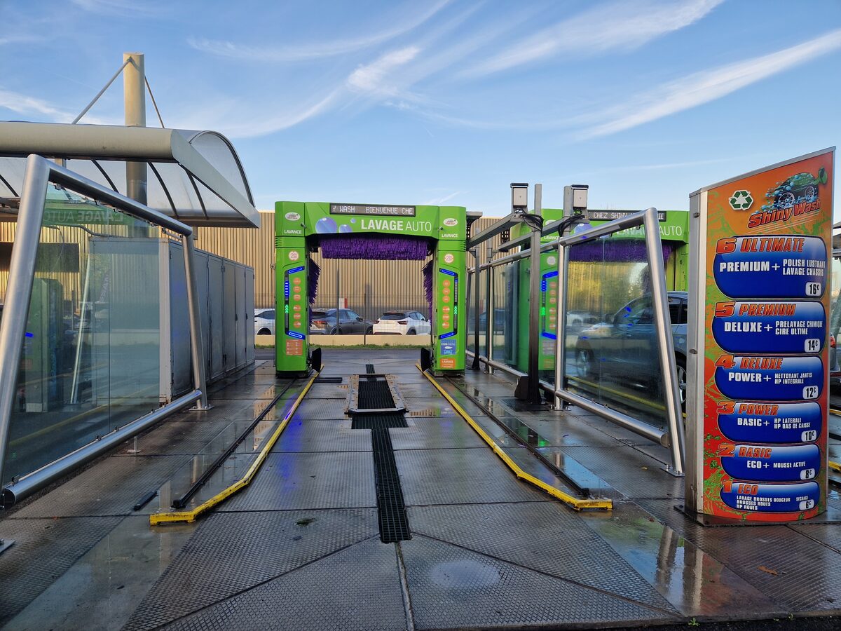 Vue latérale pistes haute pression - Station Shiny Wash Expertise Lavage Auto