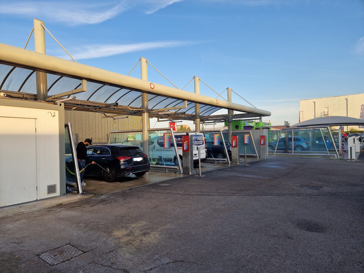 Vue aérienne centre de lavage Shiny Wash - Expertise Lavage Auto