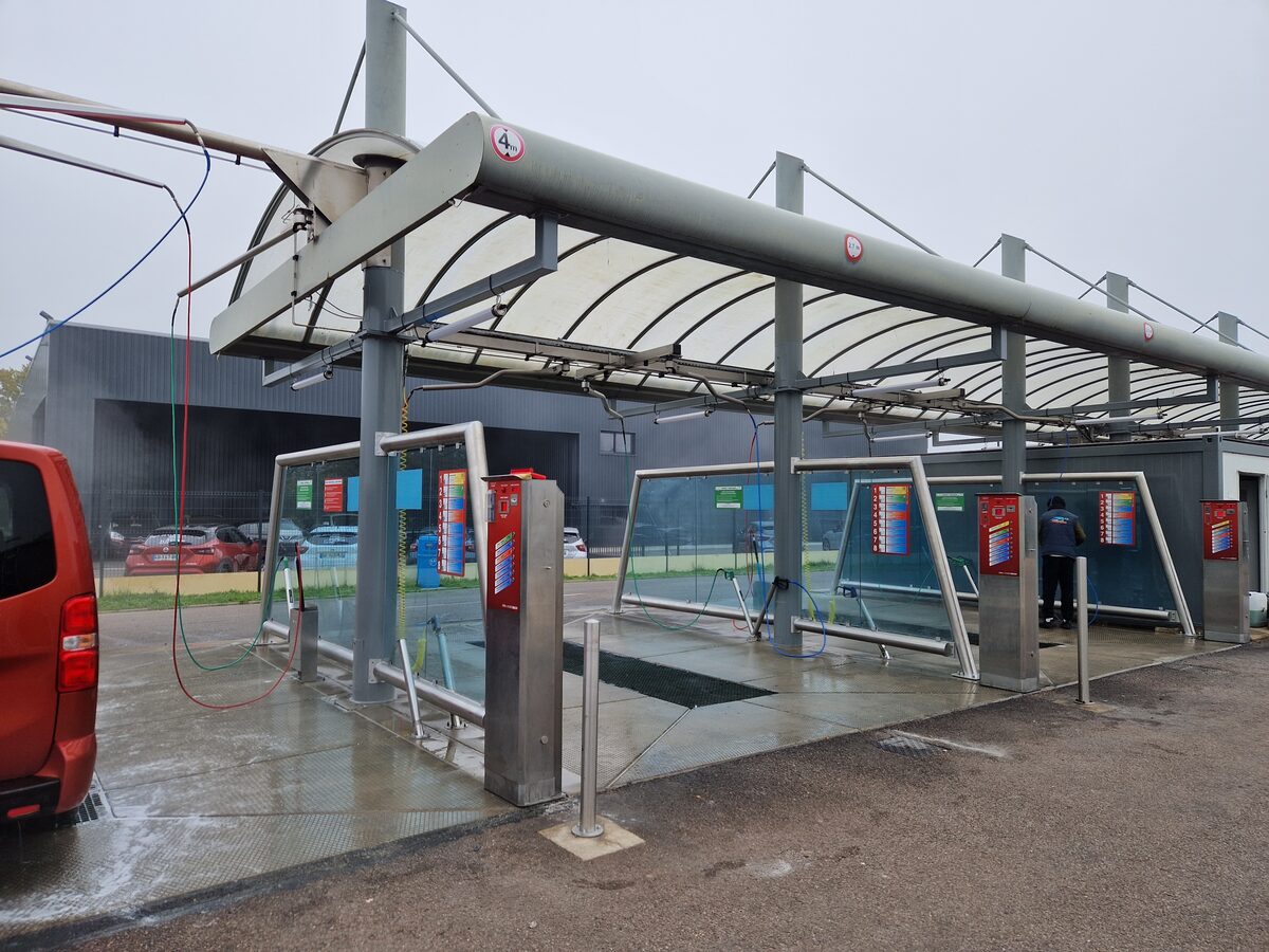 Entrée station de lavage Buchelay - Installation Expertise Lavage Auto
